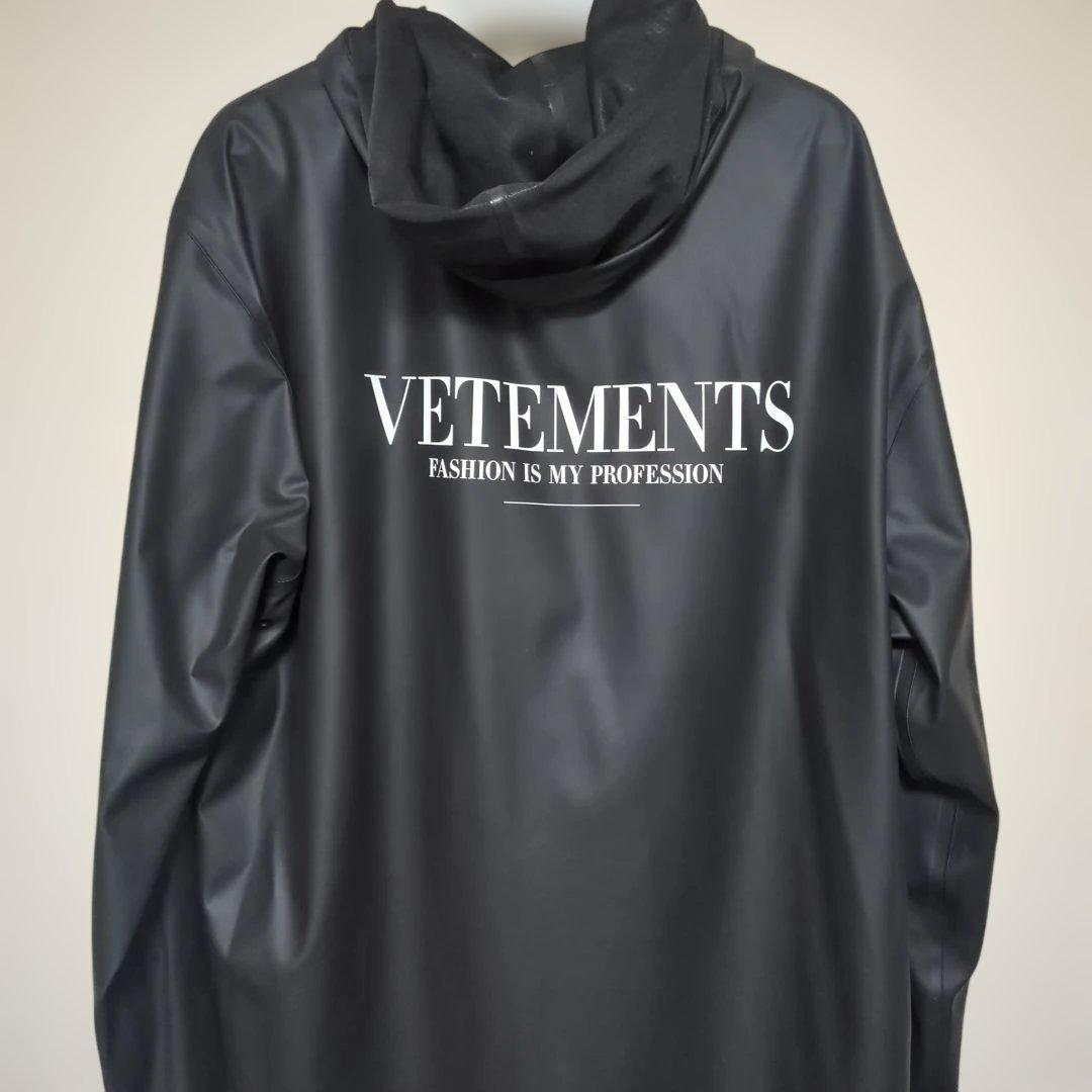 VETEMENTS ブラック レインコート