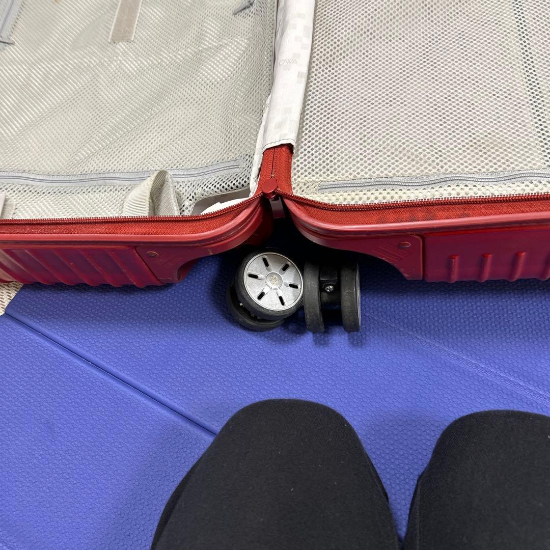 RIMOWA中型レッドキャリーケース