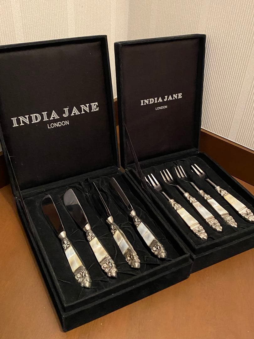 英国　ティーナイフ&ティーフォーク　アンティーク、箱入り　白蝶貝