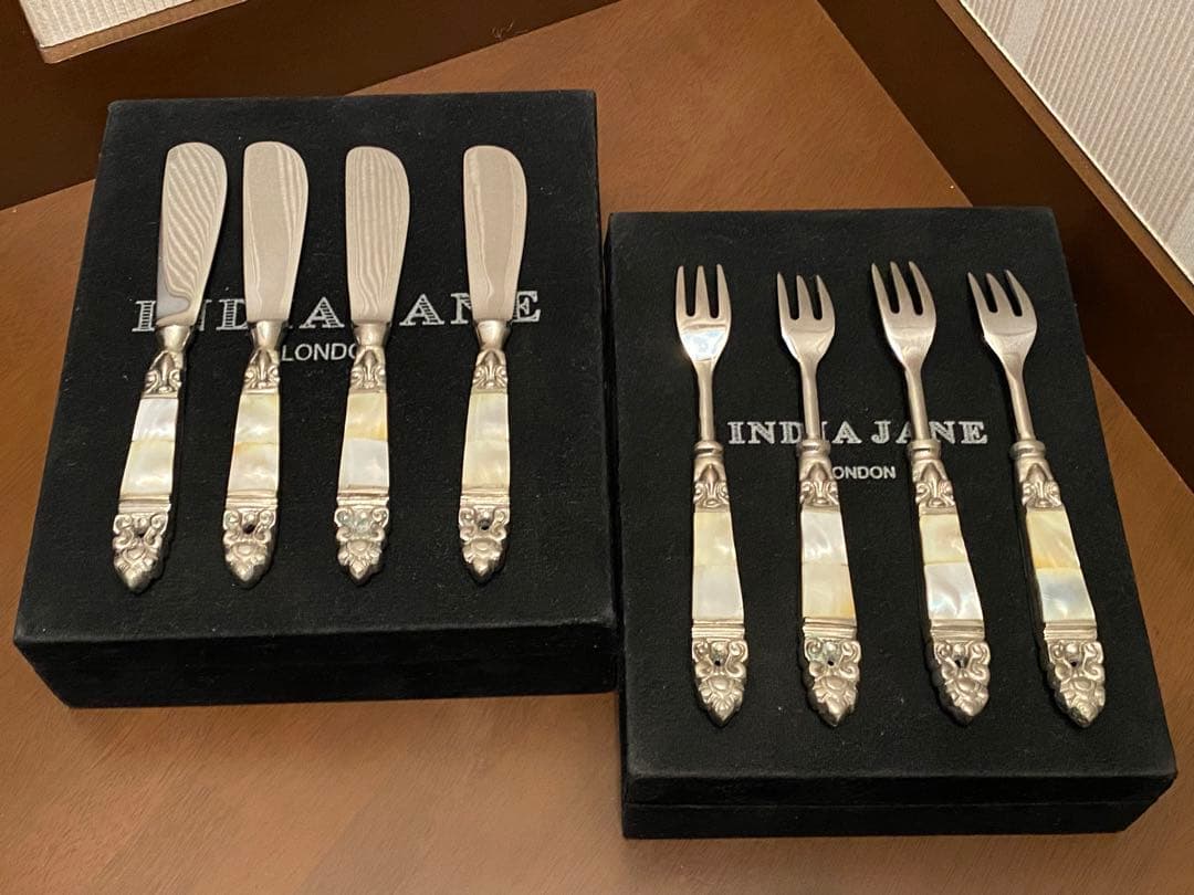 英国　ティーナイフ&ティーフォーク　アンティーク、箱入り　白蝶貝