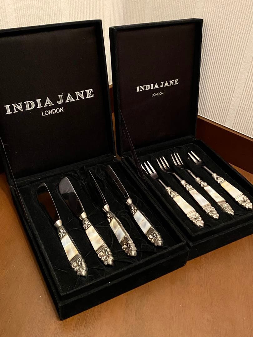 英国　ティーナイフ&ティーフォーク　アンティーク、箱入り　白蝶貝