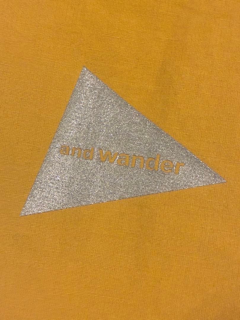 美品　アンドワンダー　 and wander ノーカラー　シャツ　キャメル　3