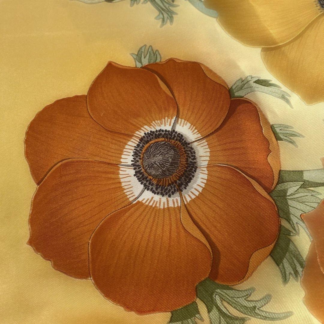 Salvatore Ferragamo 花柄シルクスカーフ 90cmx90cm