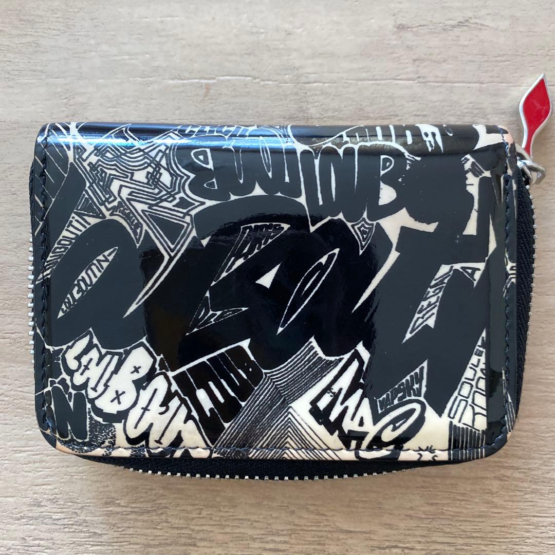 クリスチャンルブタン　スタッズ付きグラフィックケース