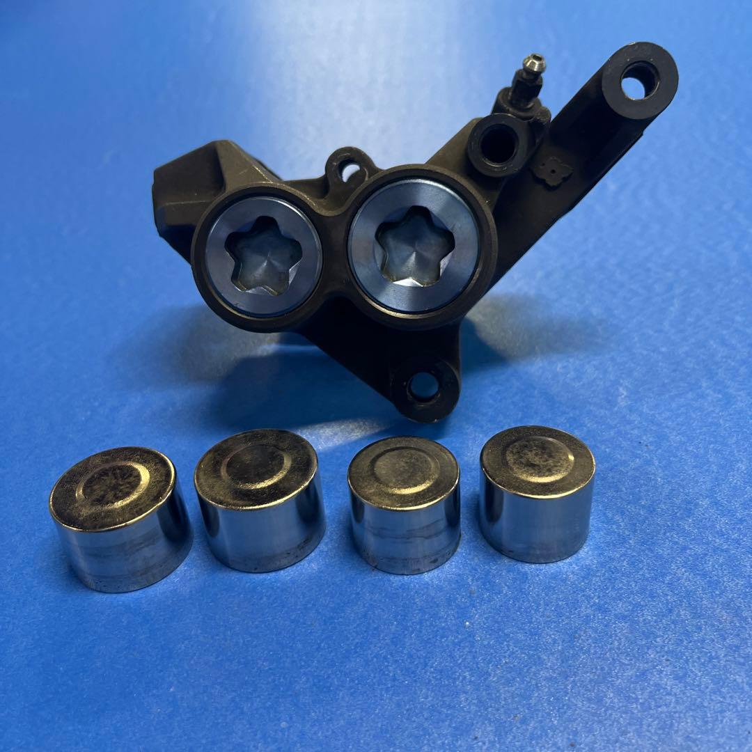 xjr1300 mos キャリパー 100mmピッチ　4ポッド