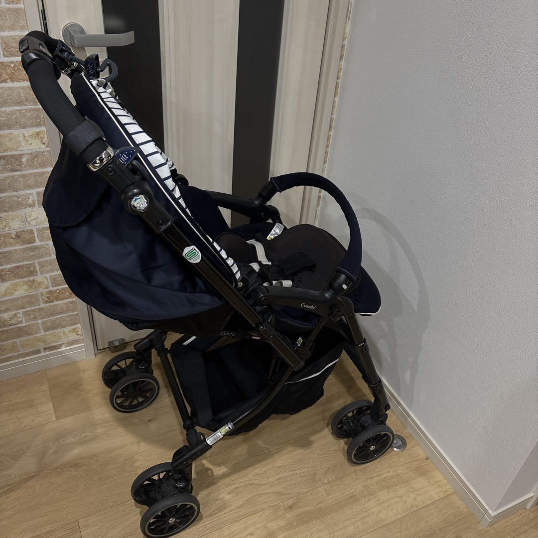 Combi ベビーカー　メチャカルハンディ　オート4キャス　コンパクト