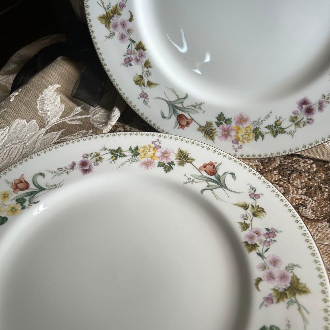 英国製  mirabelle 可憐なお花と金彩のプレート大