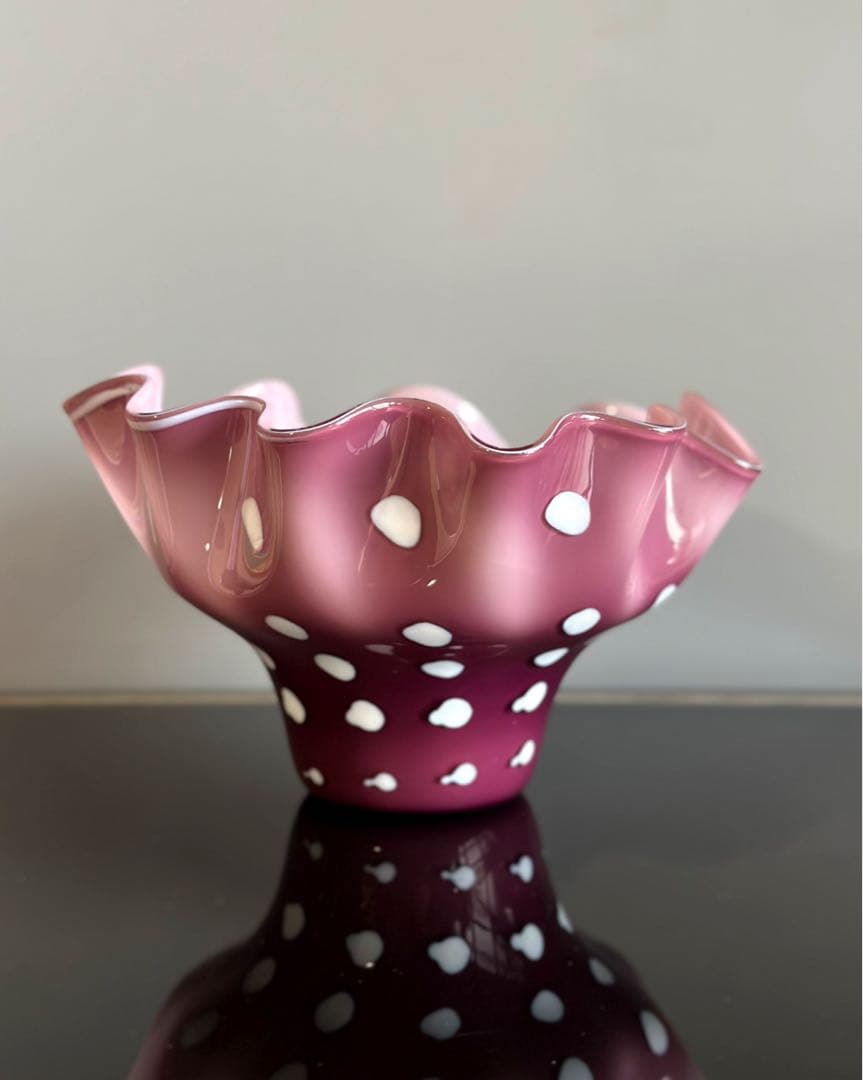 ミッドセンチュリー　フリル花瓶　ドット柄フラワーベース　水玉　レトロポップ