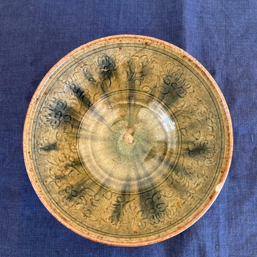 イムサエムさん　深鉢【欠けあり】