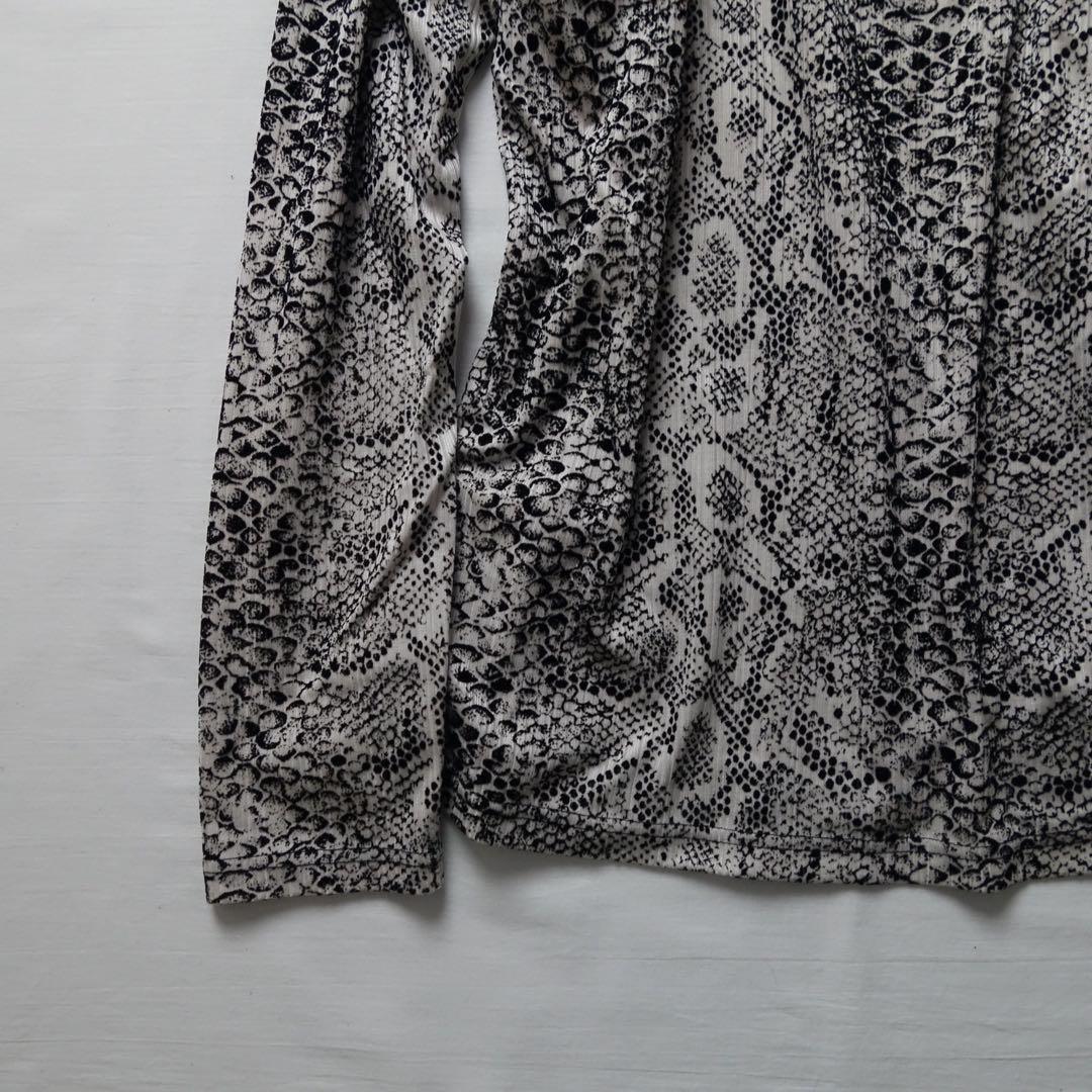 トップス Tornado Mart Python V-neck Long Sleeve T