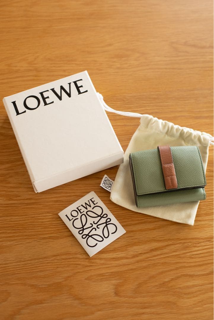 な*な様 【LOEWE】美品　三つ折り財布