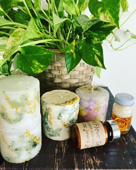 キャンドル作り初心者が作ったミモザのキャンドルや薬瓶型のキャンドルです。
