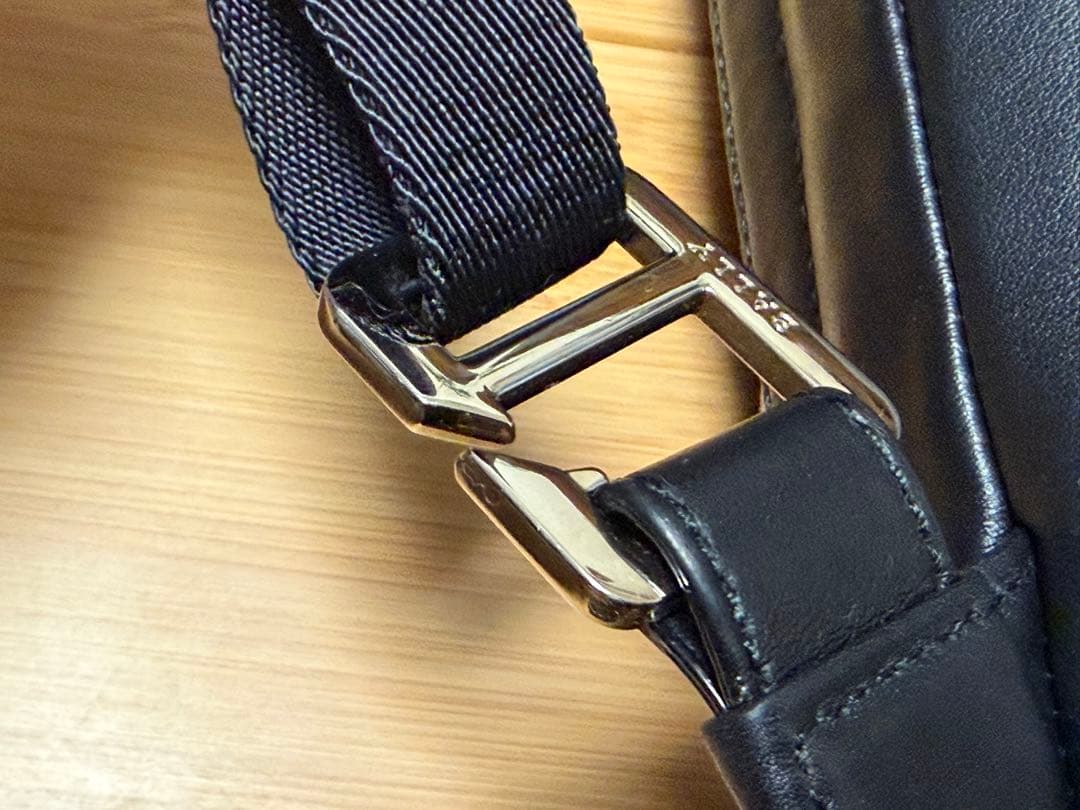 BALLY ブラックレザー クロスボディバッグ