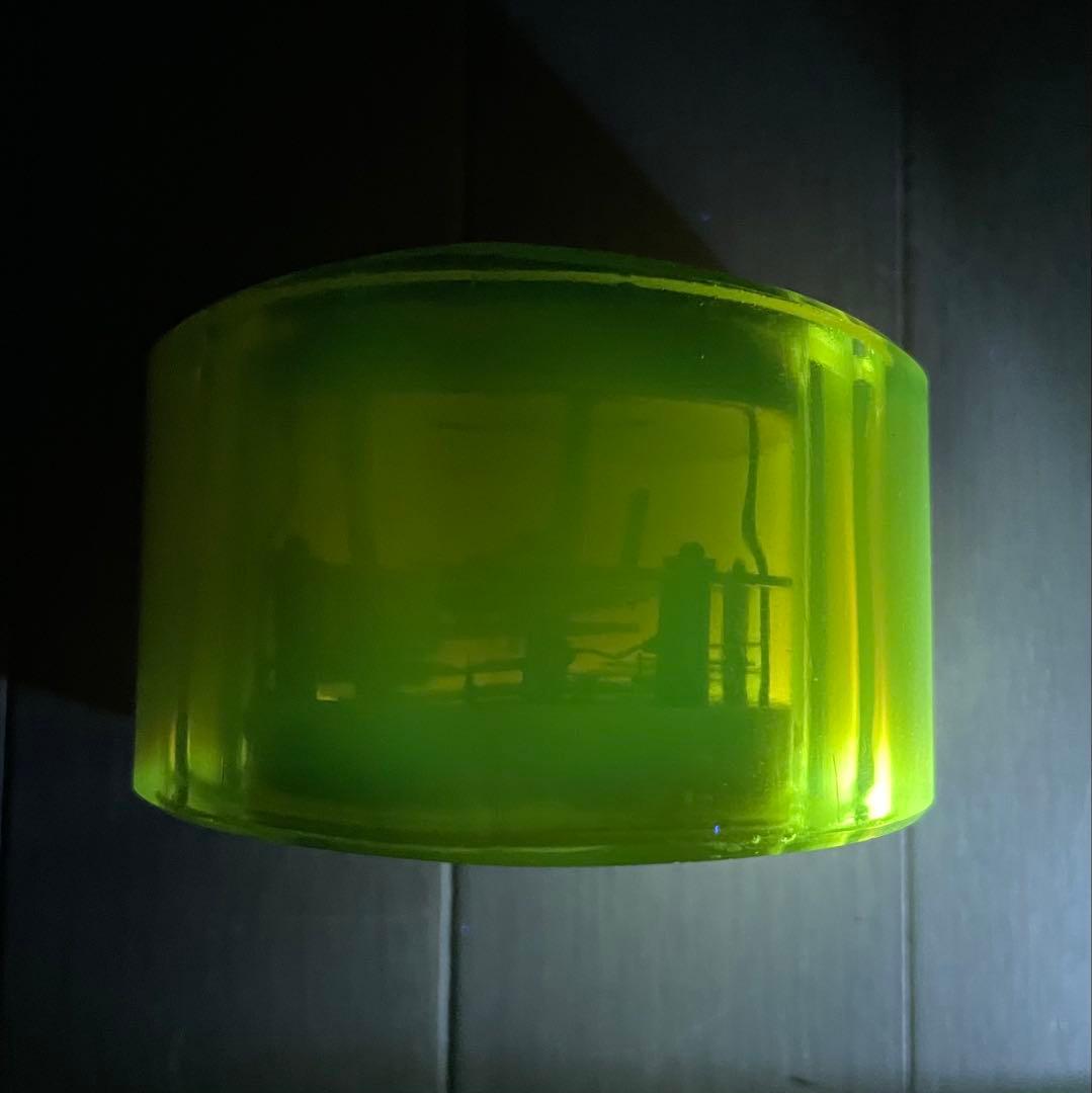 オパルセントガラス 置き時計 アンティーク　ウランガラス ジャンク扱い出品