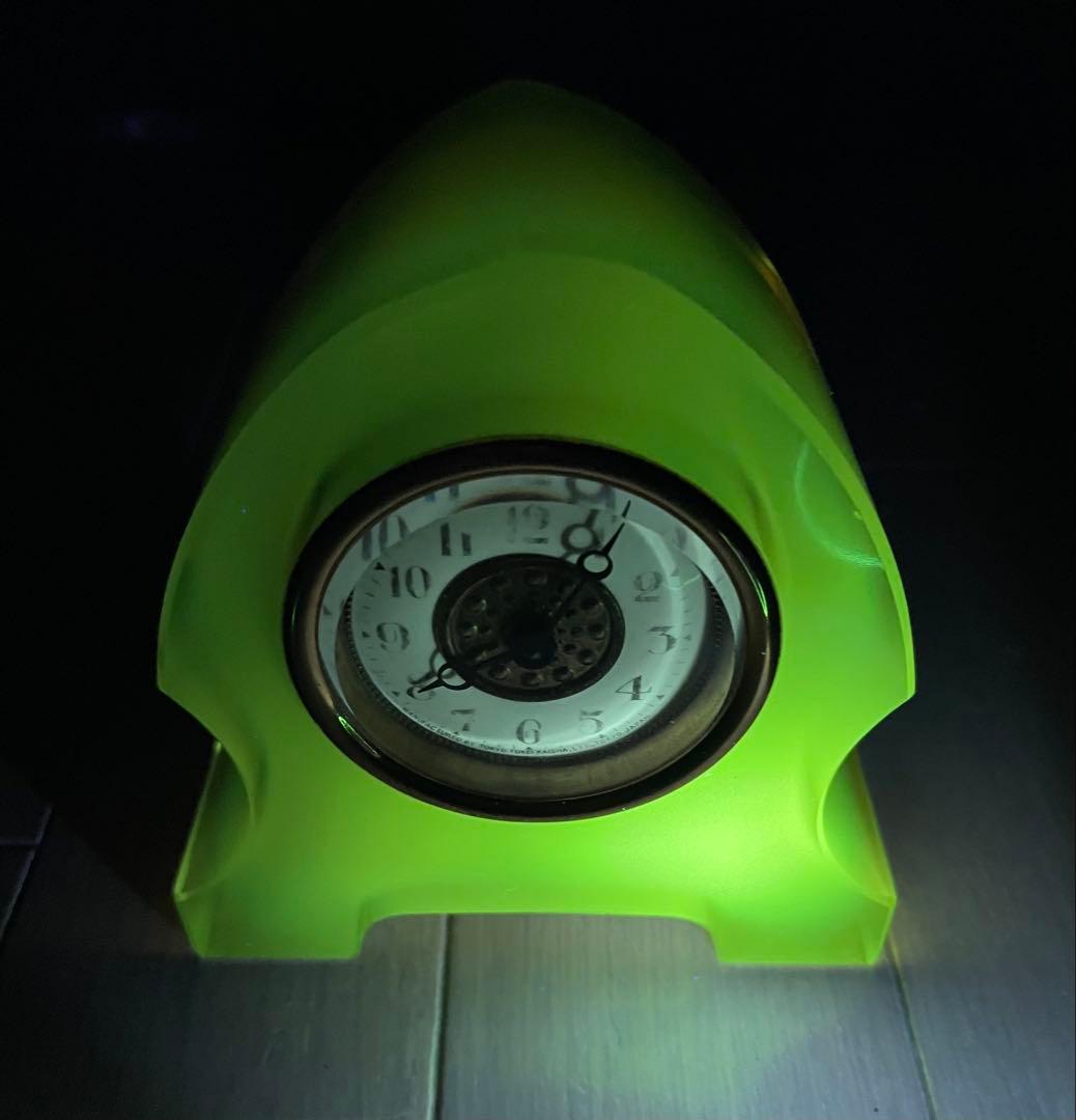 オパルセントガラス 置き時計 アンティーク　ウランガラス ジャンク扱い出品