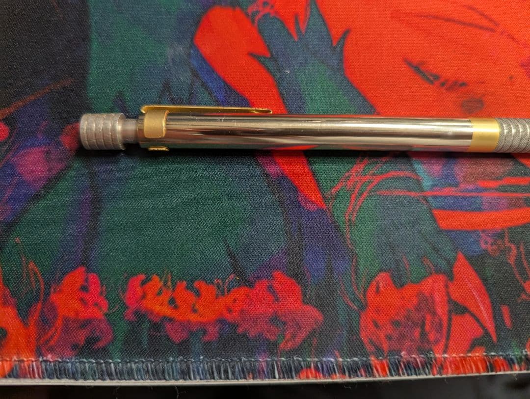 STAEDTLER　海外限定色　シャンパンゴールド