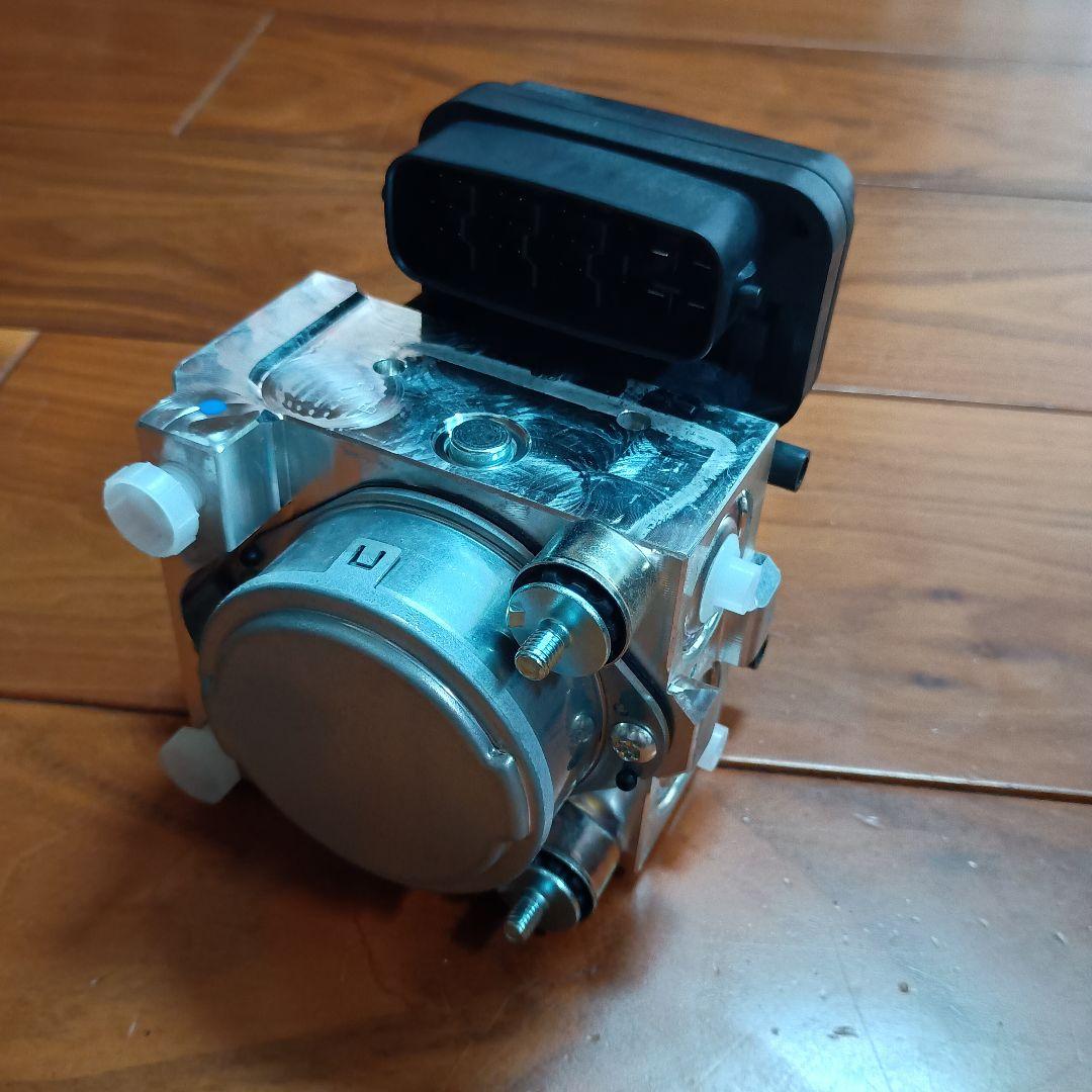 【新品】トヨタハイエース ABSアクチュエーター 44050-26112