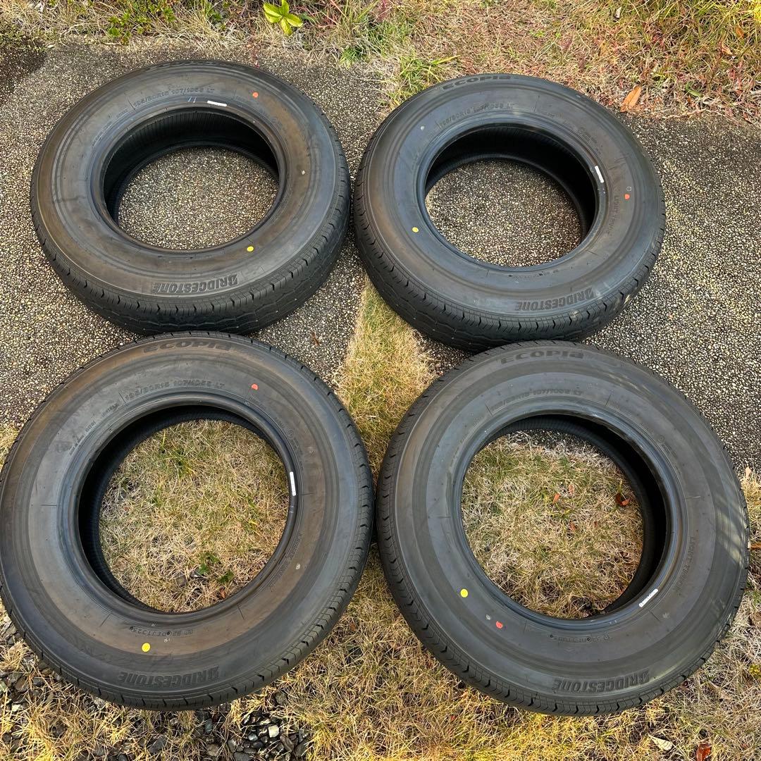 ハイエース　純正タイヤ4本セット　新車外し