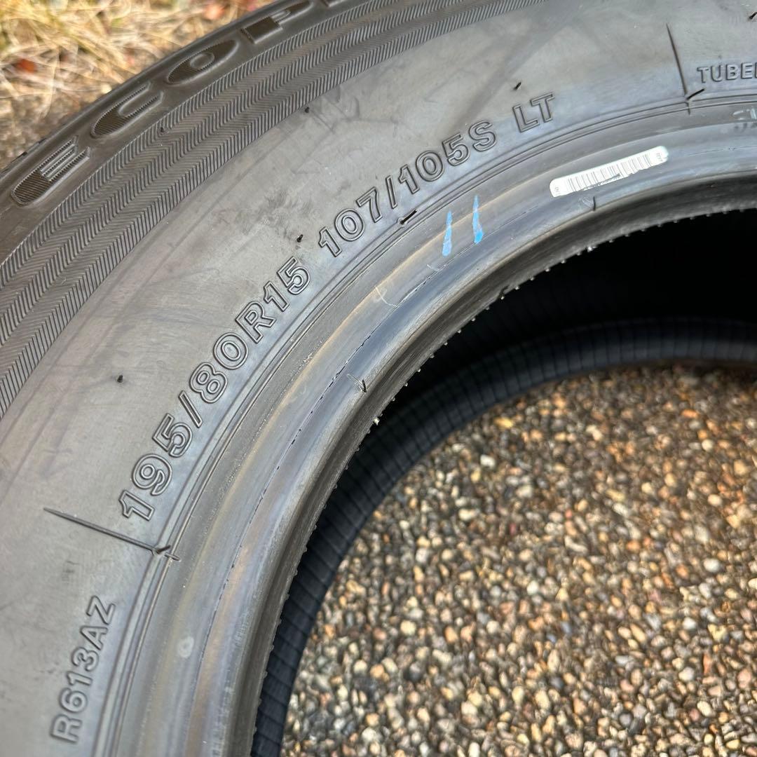 ハイエース　純正タイヤ4本セット　新車外し