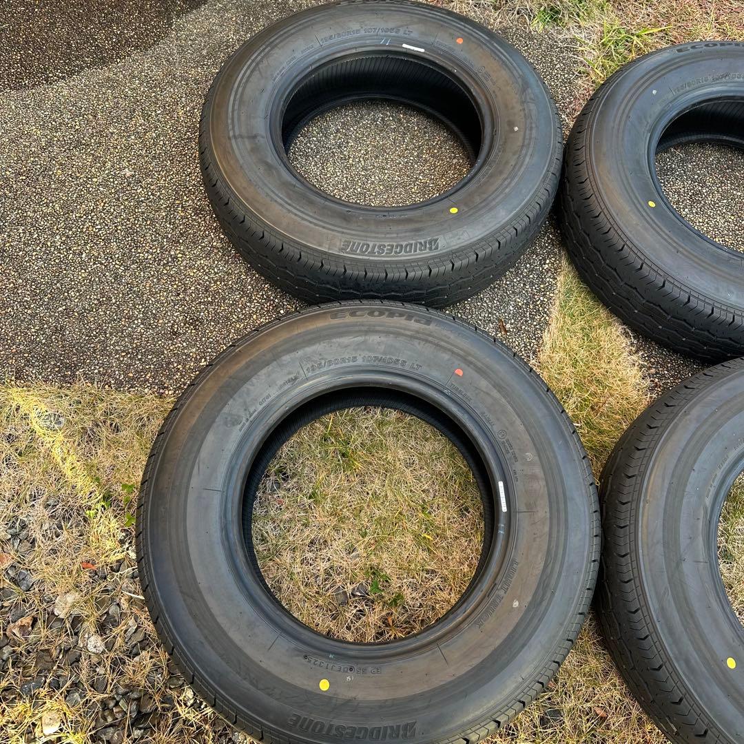 ハイエース　純正タイヤ4本セット　新車外し