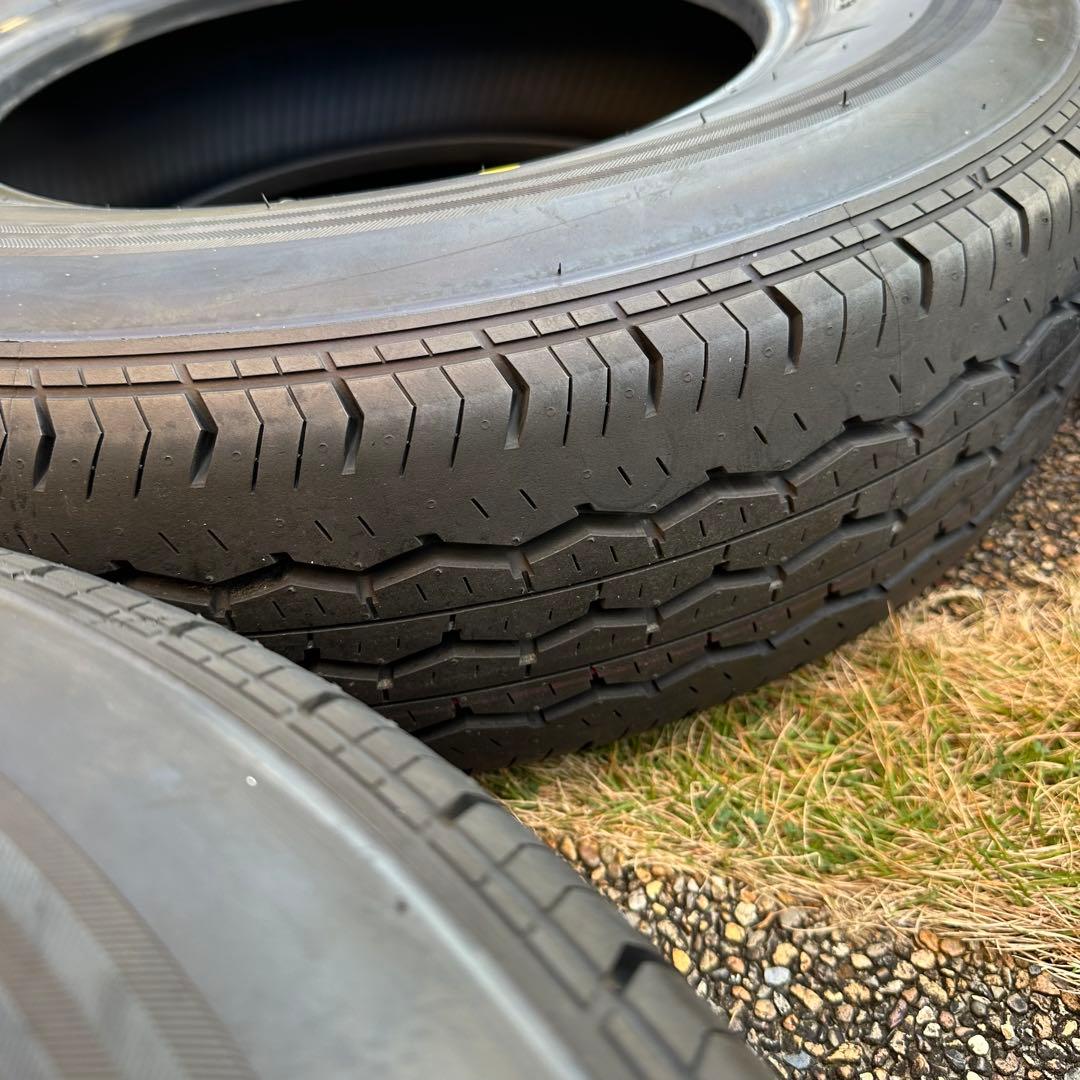 ハイエース　純正タイヤ4本セット　新車外し