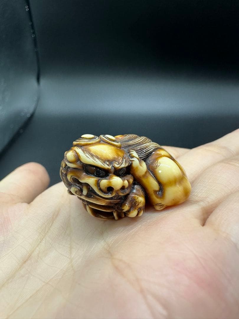 アリーヒローズ 根付　江戸時代　獅子　繊細彫刻　骨董古美術