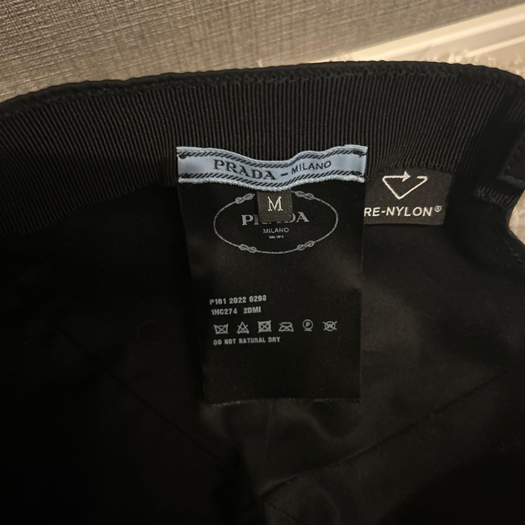 PRADA ブラック ベースボールキャップ