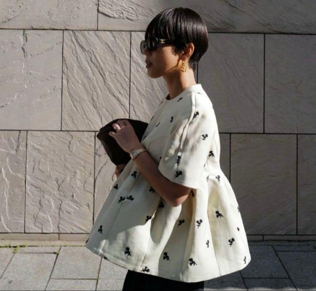 マチャット　MACHATT フォルムプルオーバー（フラワー/アイボリー）