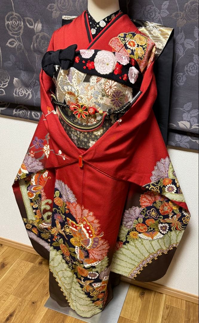 正絹振袖フルセット★金駒刺繍★舞蝶花紋様★絞り加工