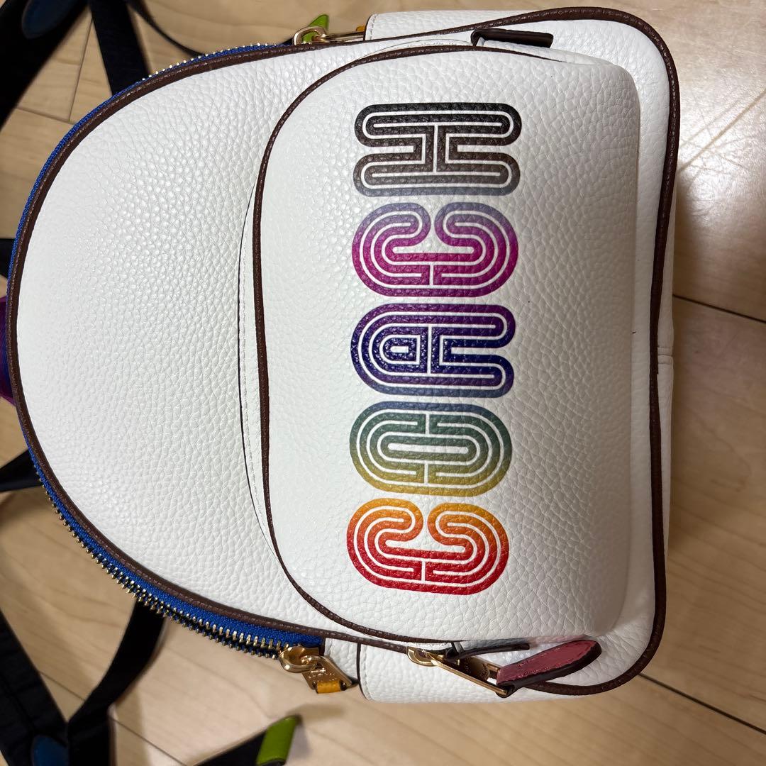 COACH カラフルロゴリュック