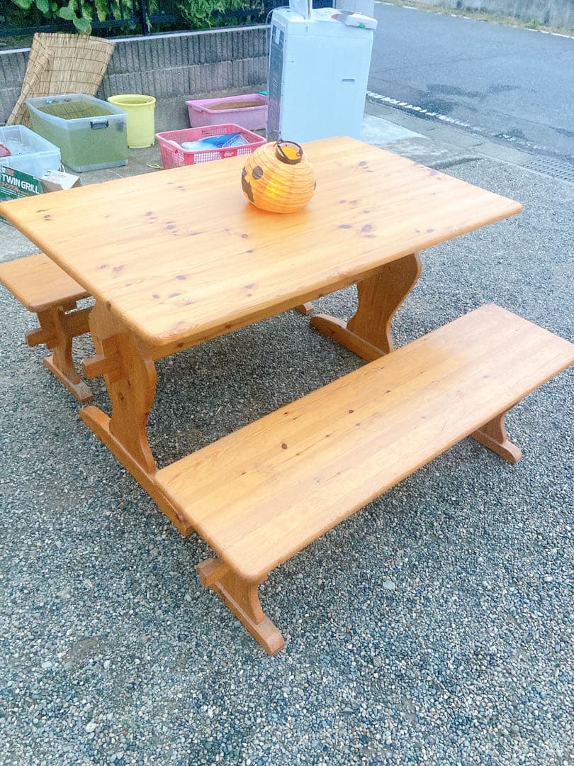 コテージにて使用 木製長椅子とテーブルインテリア家具