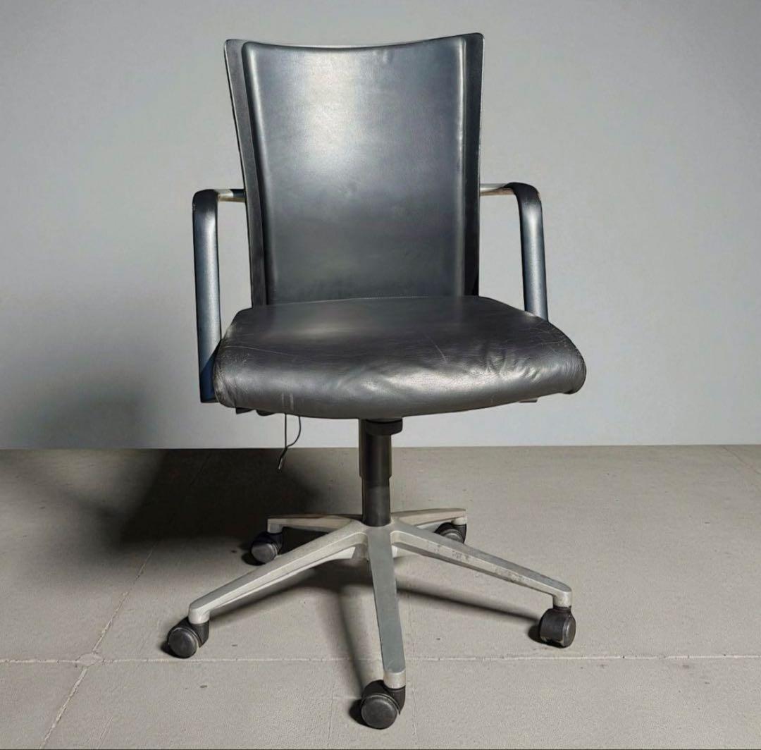 HR704 Fritz Hansen Flowフリッツハンセン　レザーチェア