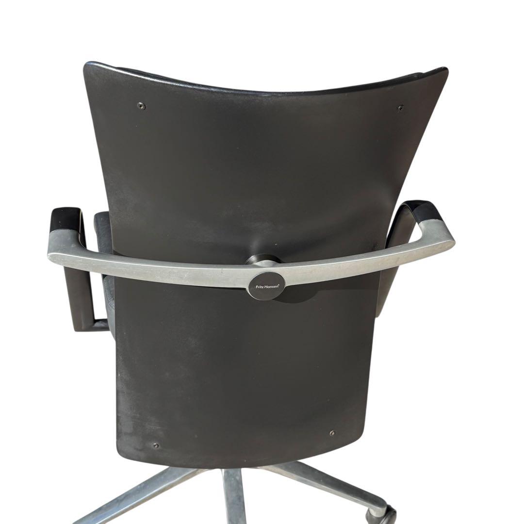 HR704 Fritz Hansen Flowフリッツハンセン　レザーチェア