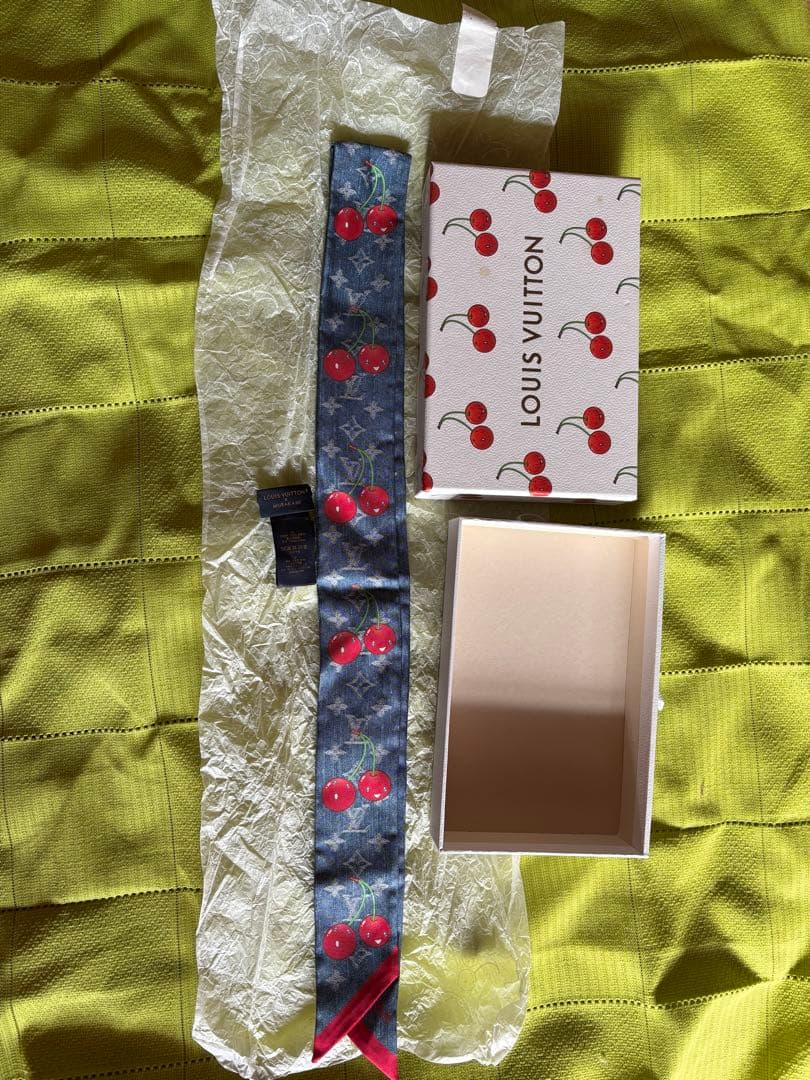 Louis Vuitton バンドーチェリー柄 スカーフ