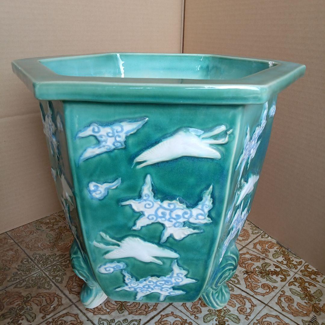 信楽焼　植木鉢　六角足付き抜き絵