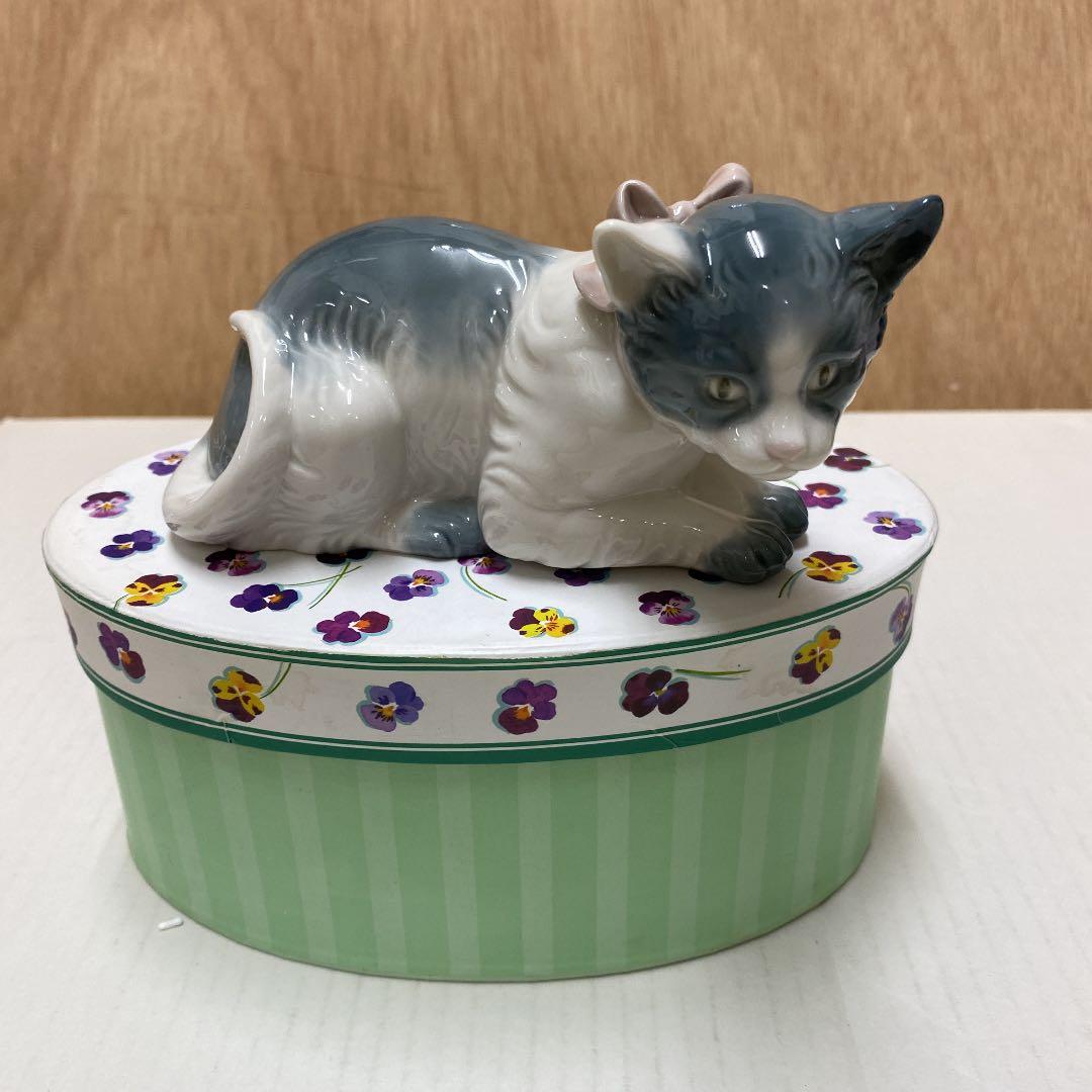 リヤドロ　リボン　猫　フィギュリン