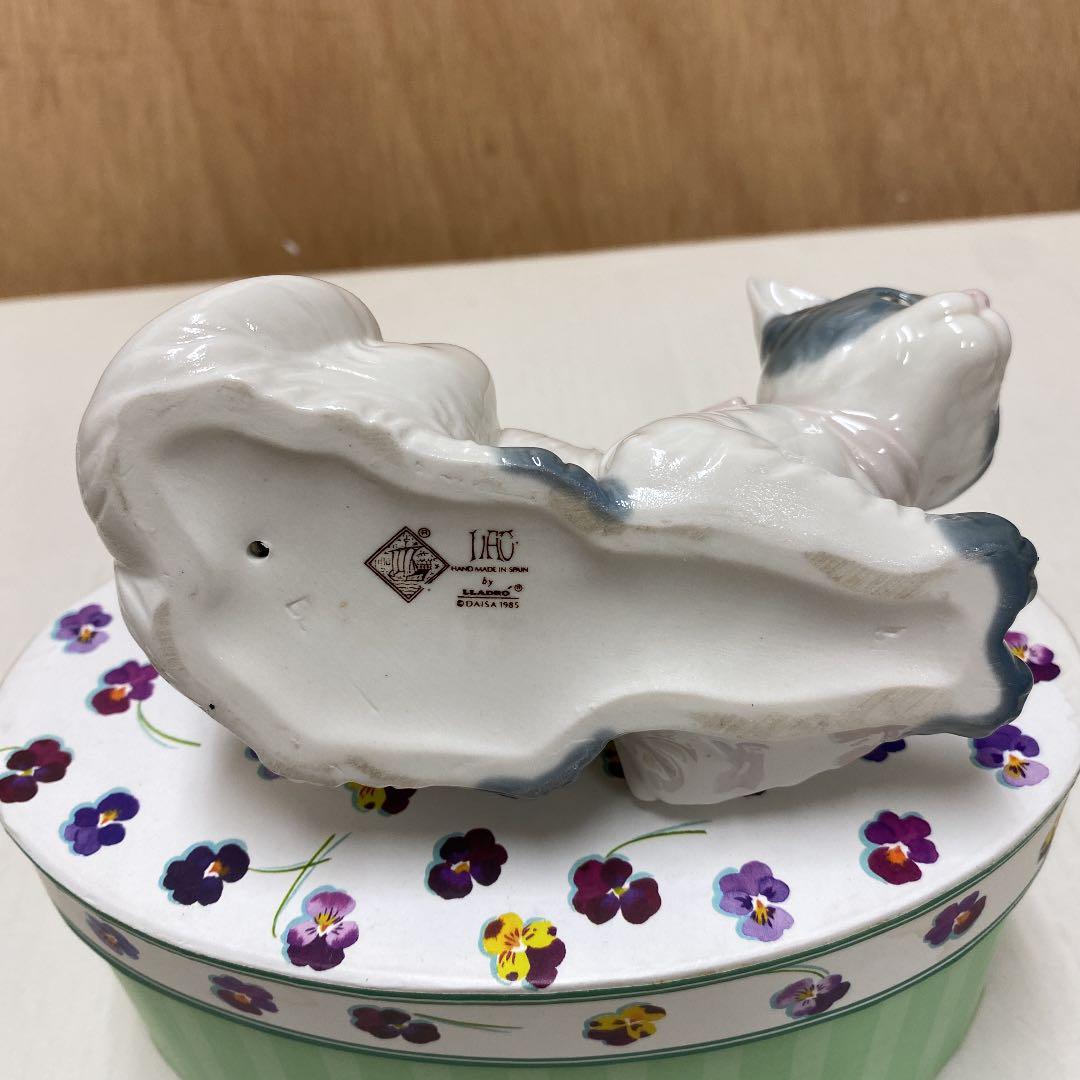 リヤドロ　リボン　猫　フィギュリン