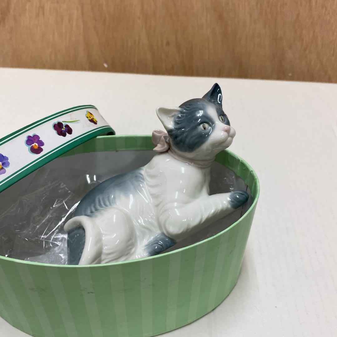 リヤドロ　リボン　猫　フィギュリン