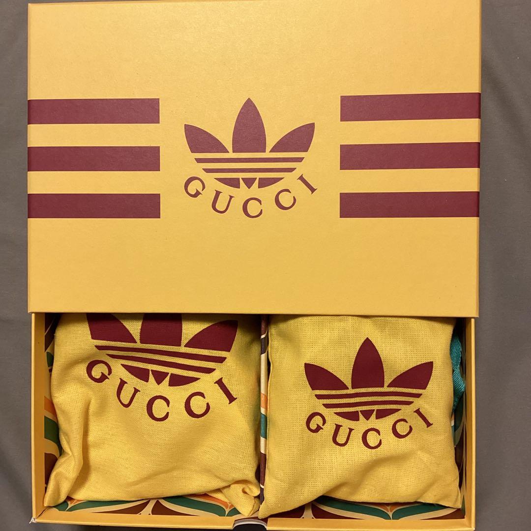 GUCCI x ADIDAS ストラップ付きケース と財布