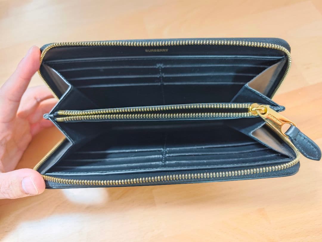 Burberry ジップウォレット