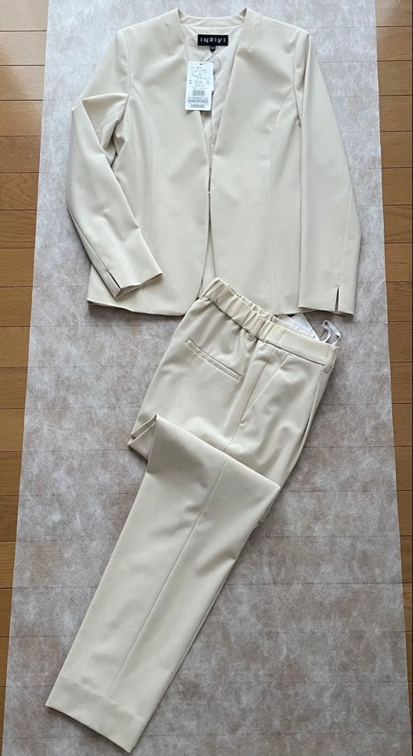 新品　INDIVI パンツスーツ アイボリー系　36