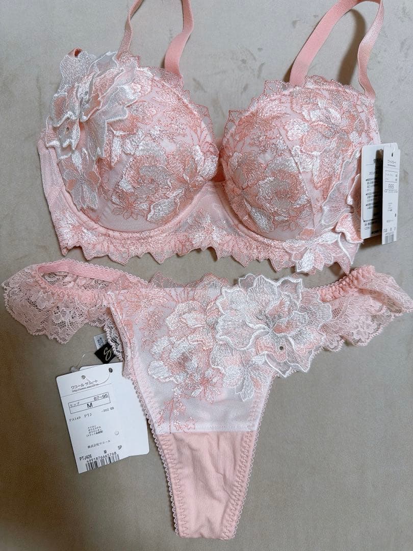 SALE【新品タグ付き】E65 サルートブラ＆ソングセット　ピンク Salute