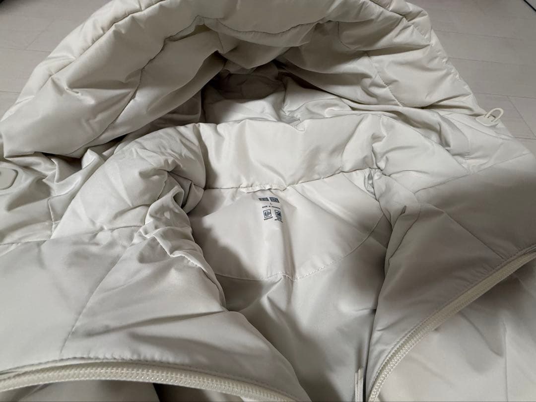 シームレスダウンパーカー オフホワイト 2025年