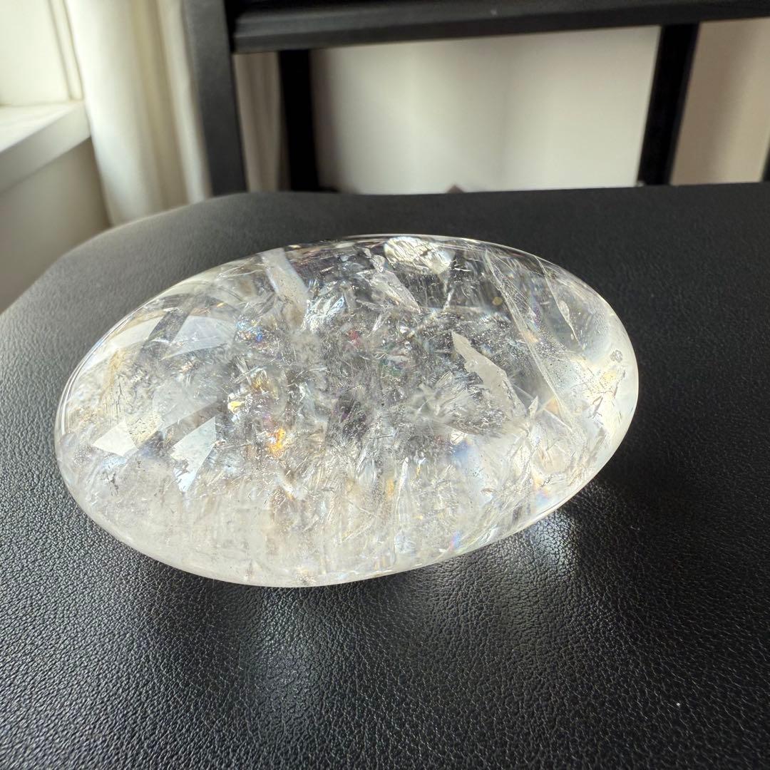 天然石虹あり　水晶の握り石　置物NO.020509