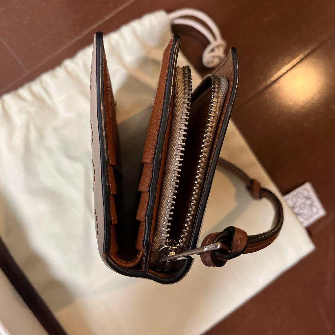 ペペロンチーノ LOEWE 二つ折り財布 ベージュ