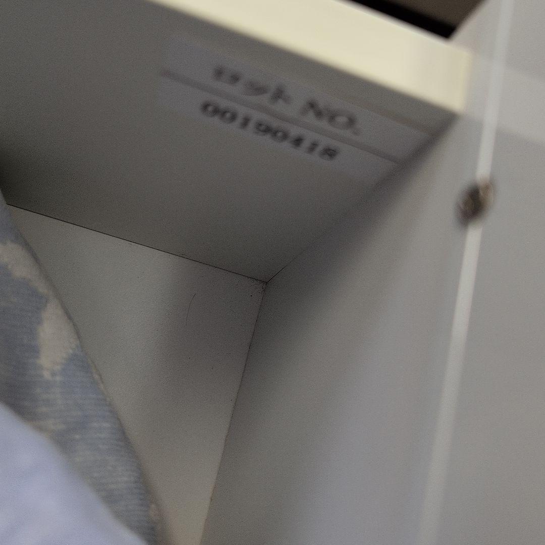 鏡面扉チェスト　オフホワイト 大容量収納棚 　リビング　キッチン　洗面所に！美品