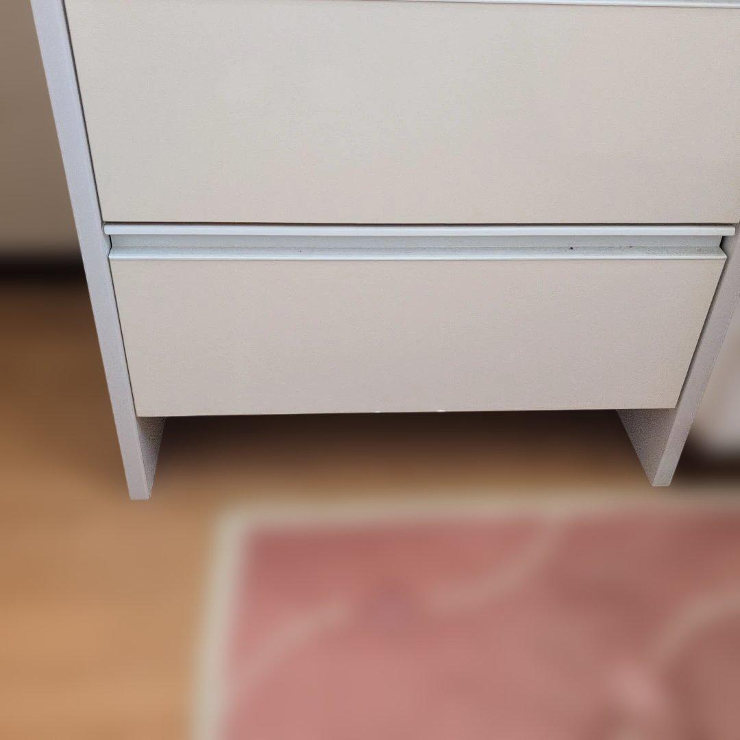 鏡面扉チェスト　オフホワイト 大容量収納棚 　リビング　キッチン　洗面所に！美品