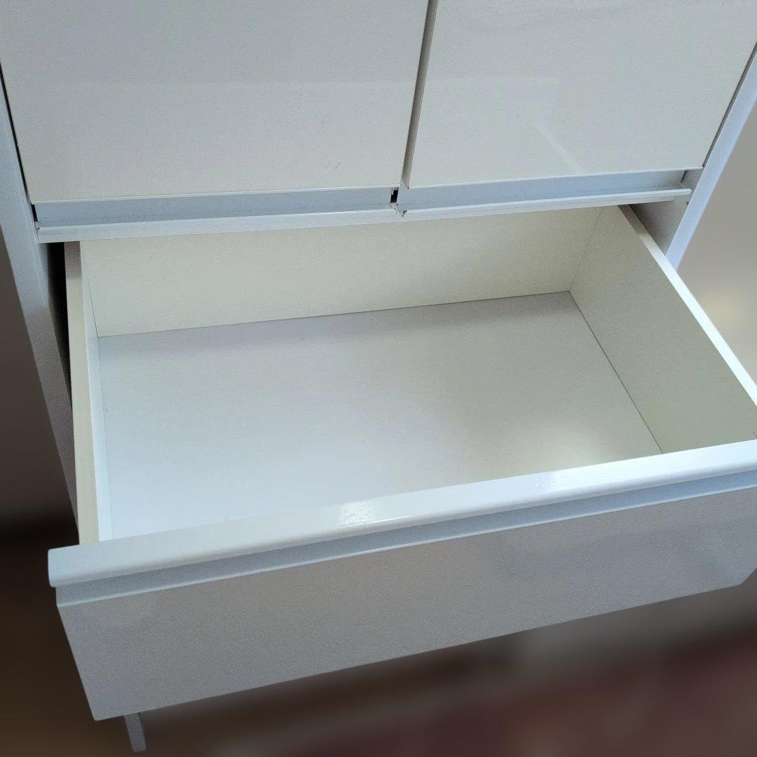 鏡面扉チェスト　オフホワイト 大容量収納棚 　リビング　キッチン　洗面所に！美品