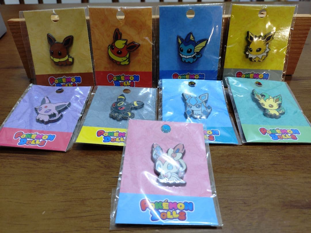 ポケモンドールズ　イーブイ　メタルピンバッジセット