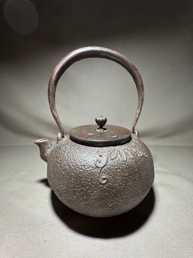 花模様 鋳鉄製鉄瓶 中型